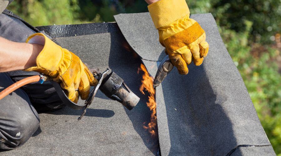 Professional gutter cleaning in Saulsbury, TN